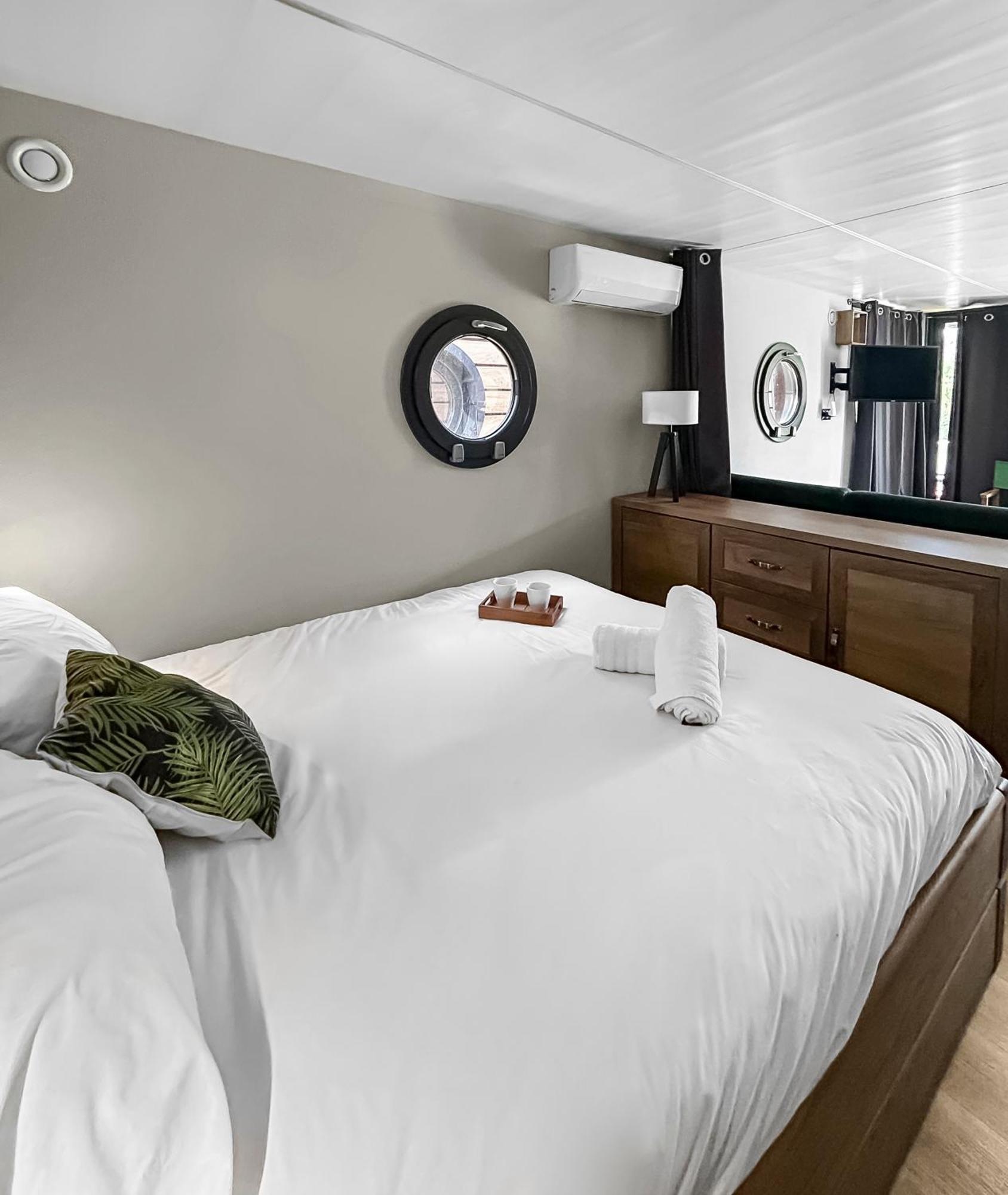 Sejour Unique Sur Un Bateau "Marius" Hotel Vauvert Buitenkant foto