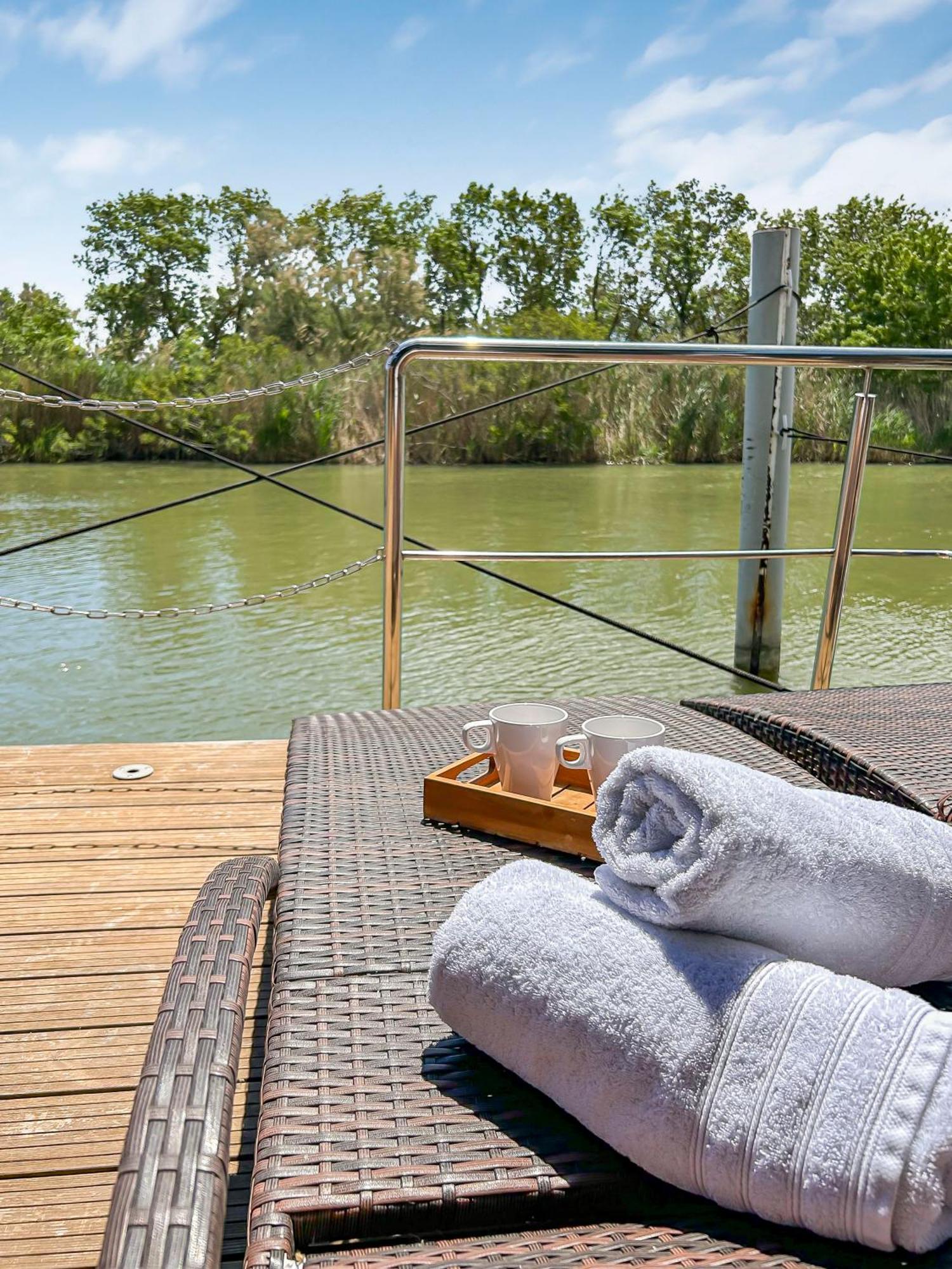 Sejour Unique Sur Un Bateau "Marius" Hotel Vauvert Buitenkant foto